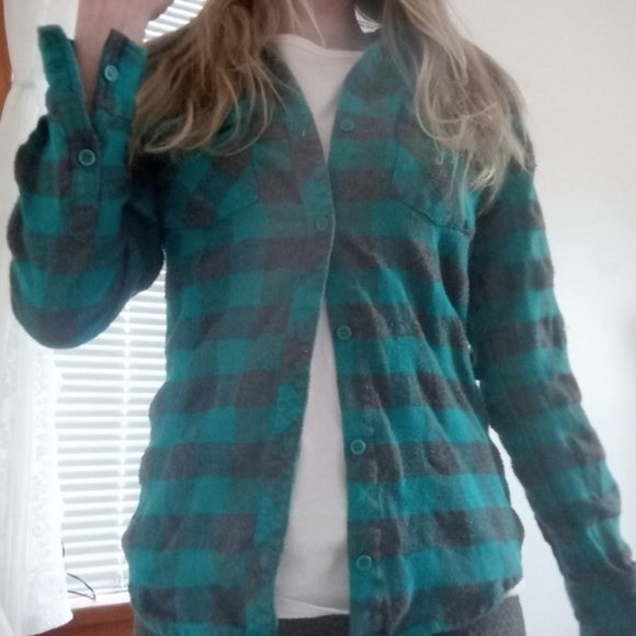 TRUE TIMBER OUTDOORS - Flannel Button Up in Blue and Gray Checkered / Pl… - Picture 9 of 10